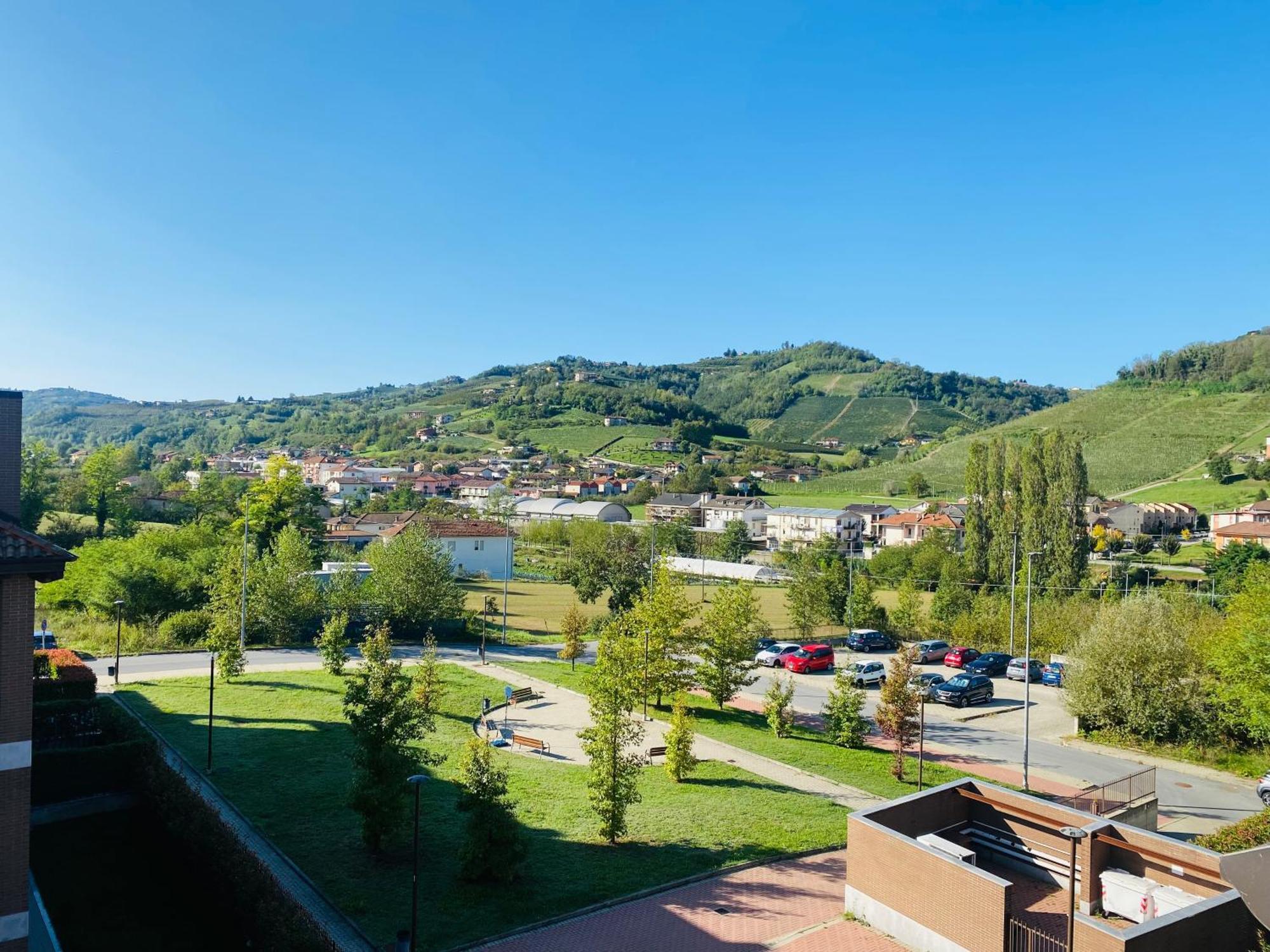 Attico Nel Cuore Delle Langhe - Free Parking Wi-Fi E Ac Alba  Exteriér fotografie